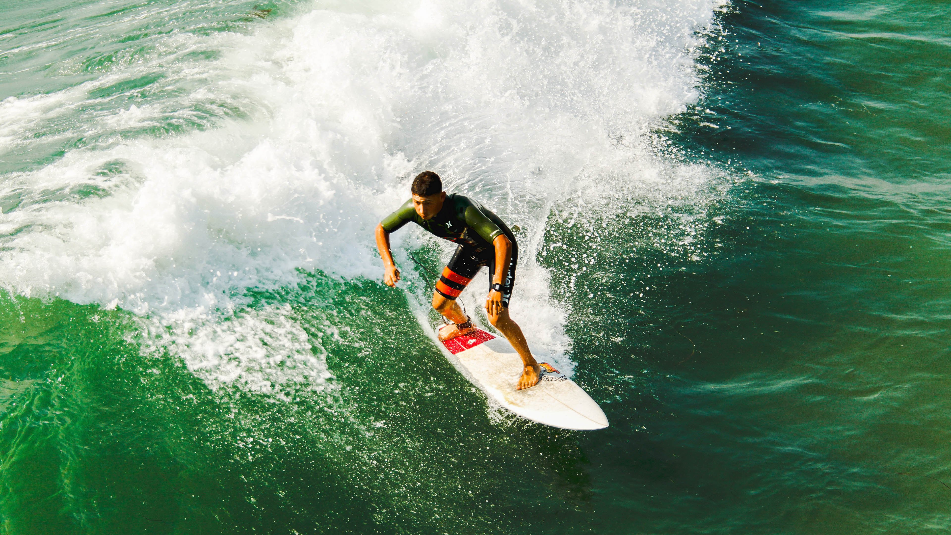 德甲激烈鏖战，比分2-2，比赛亮点：进球成功率高，传球准确性优异